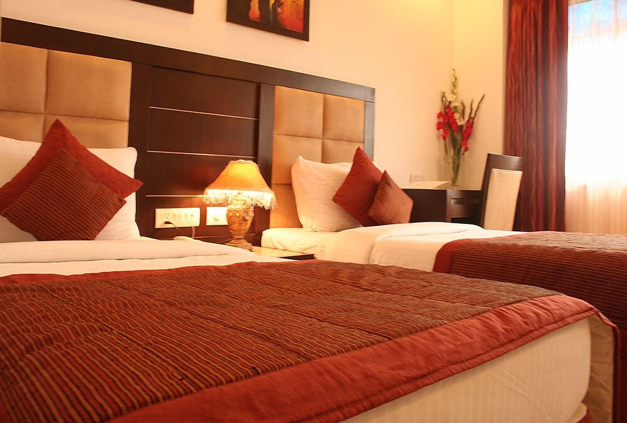 Hotel Livasa Inn Near Blk Hospital Делі Екстер'єр фото