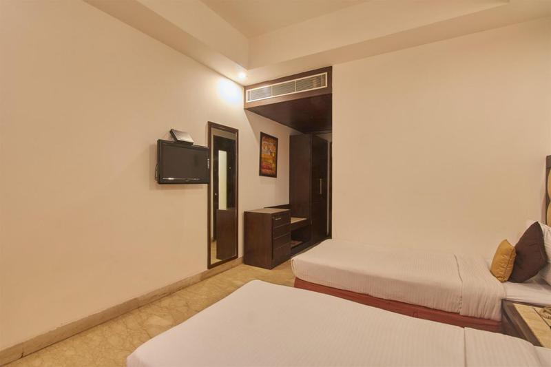 Hotel Livasa Inn Near Blk Hospital Делі Екстер'єр фото